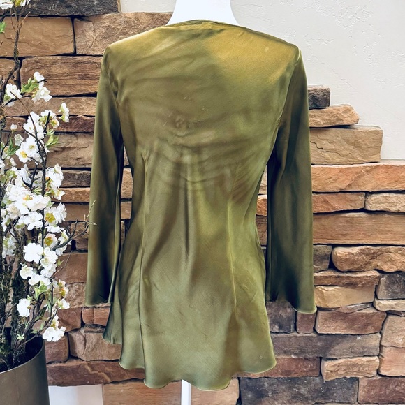 Green Blouse - Picture 2 of 4
